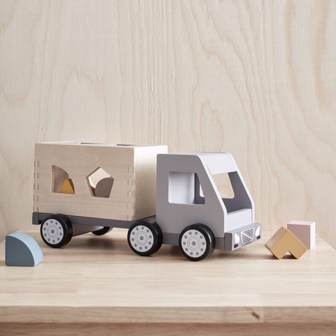 KIDS CONCEPT. Ξύλινο φορτηγό με σχήματα αντιστοίχισης
